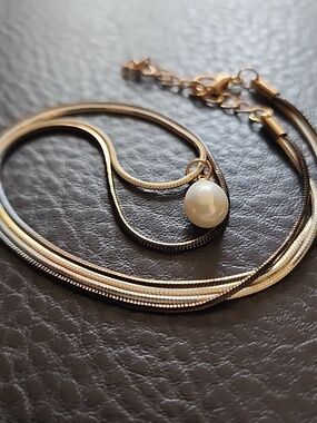 Classic Pearl Pendant Necklace - Gold and White